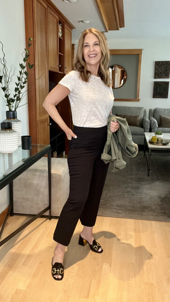 Hi, if you've never tried on a pair of @spanx pants… you need to. Right  now. 🖤 The Spanx Perfect Pant HiRise Flare is hands down the…