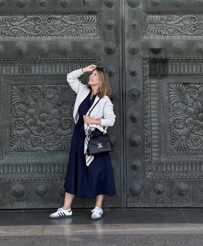 shirt dress and sneakers outfit in front of Paris doors